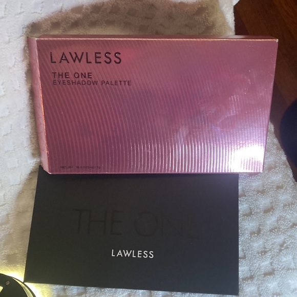 Lawless The One Eyeshadow Palette - Picture 4 of 7